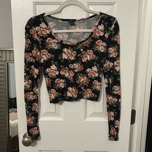 Rue 21 Long Sleeve Crop Top - M
